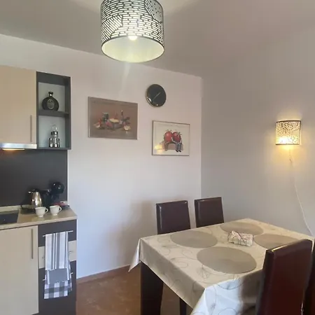 アパート Bratanov Kasandra *